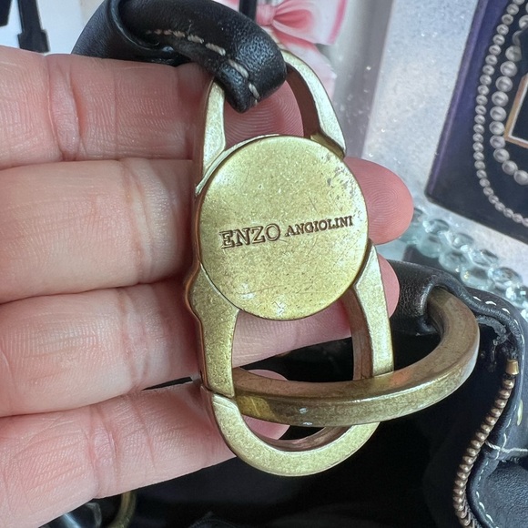 Enzo Angiolini Black Toiletry leather with Elegant Design shoulder bag - Picture 5 of 11